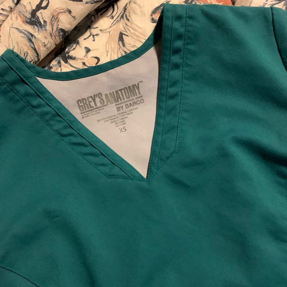 Gray’s Anatomy by Barco Women’s Scrub Set